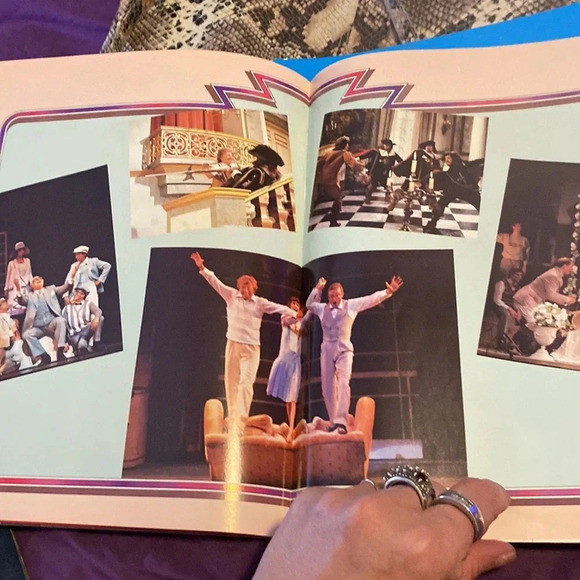 Singin' in the Rain Souvenir Book London Palladium 1983 Starring Tommy Steele - Picture 12 of 16